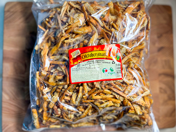 Нитка ЖАРЕНАЯ "Чеснок с зеленью" Oktobersnack 1 кг (сырный продукт) в Можайске