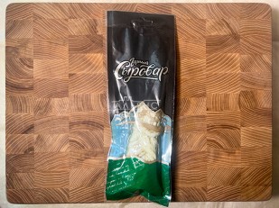 Сыр Чечил паутинка (васаби)  500 гр.: Сыр 100 гр ГОРНЫЙ СЫРОВАР (Косичка с укропом и чесноком)